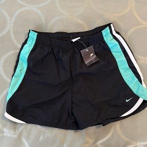 Women’s Nike active shorts size medium
